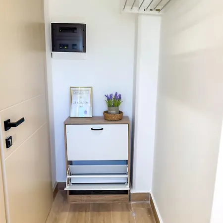 51 Sunny Deluxe Apartment