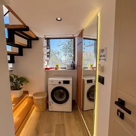 51 Sunny Deluxe Apartment Sarande