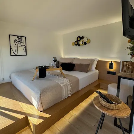 51 Sunny Deluxe Apartment *