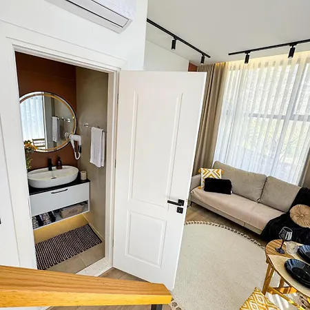 51 Sunny Deluxe * Sarande